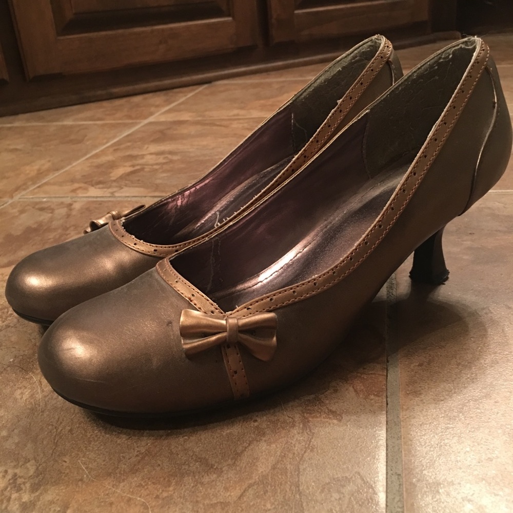 Classified bronze heel